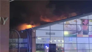 Potężny pożar w Poznaniu. Strażacy walczą z ogniem