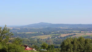 Magiczna góra Beskidów. Na szczyt dojdziesz w 30 minut łatwym szlakiem