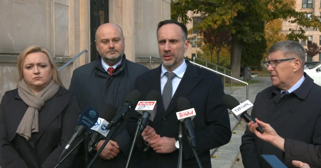 Posłowie PiS krytykują rząd Donalda Tuska za zarządzanie finansami publicznymi