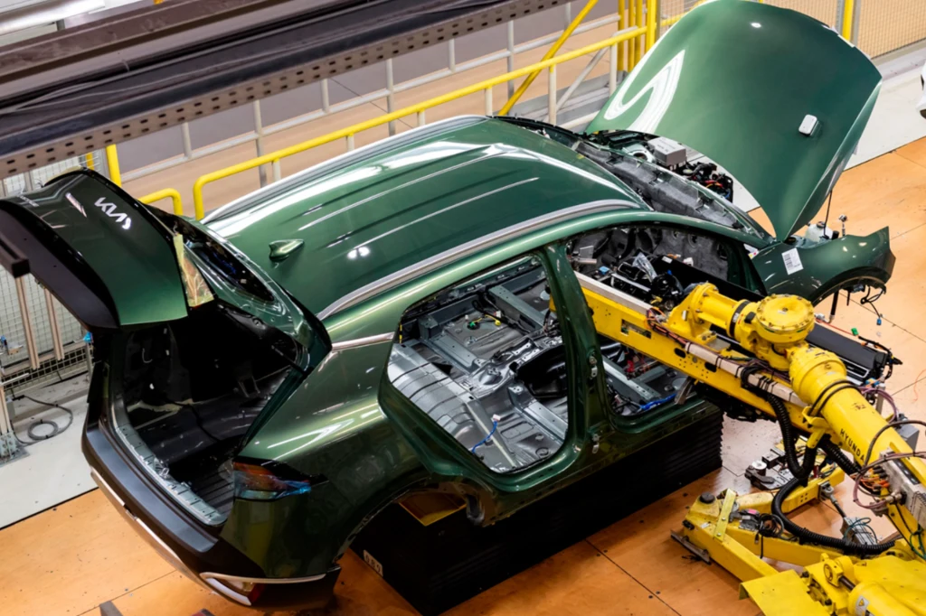 Raport: 2,5 proc. zatrudnienia jest zagrożone automatyzacją związaną z AI (zdj. ilustracyjne)