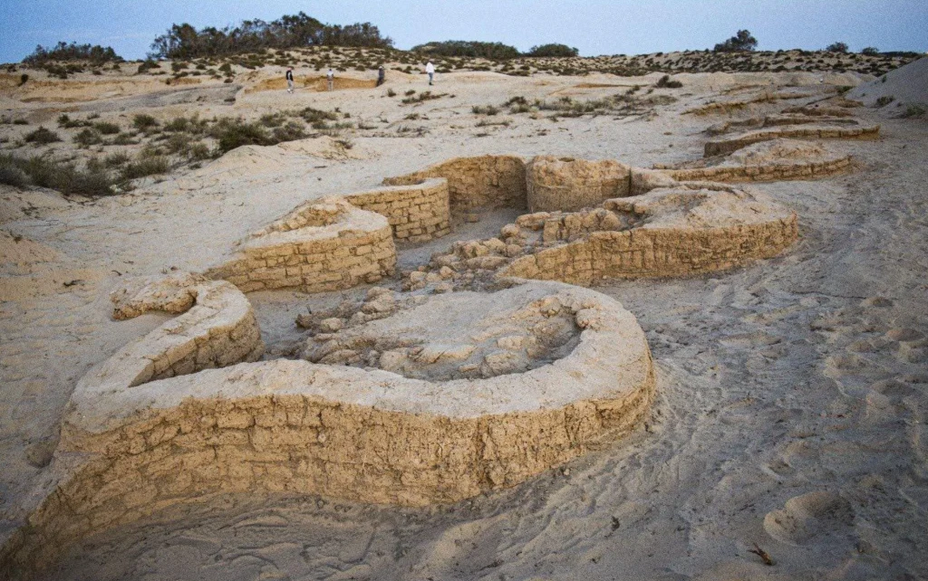 Egipscy archeolodzy odkryli gigantyczną twierdzę z czasów faraonów. Dotąd skrywała ją pustynia Egipscy archeolodzy odkryli gigantyczną twierdzę z czasów faraonów. Dotąd skrywała ją pustynia