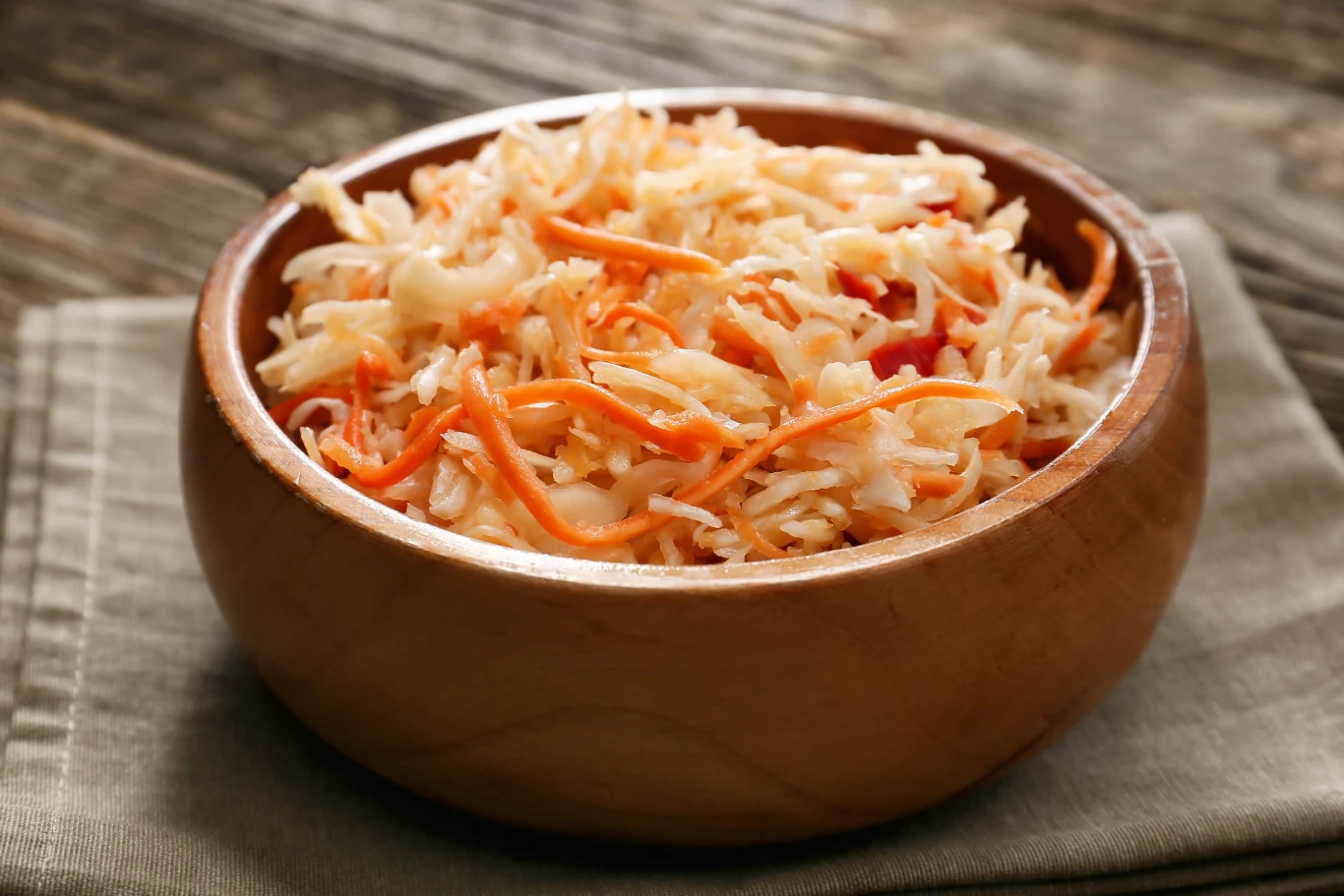 Coleslaw w wersji fit. Jak przygotować lżejszą, zdrowszą surówkę z kapusty?