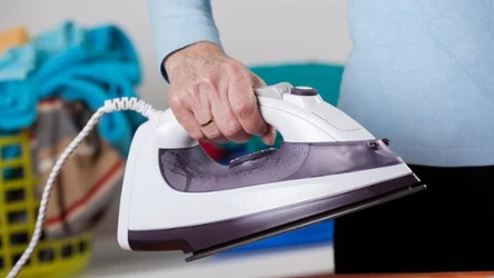 Żelazko można szybko odkamienić szybko domowym sposobem. 