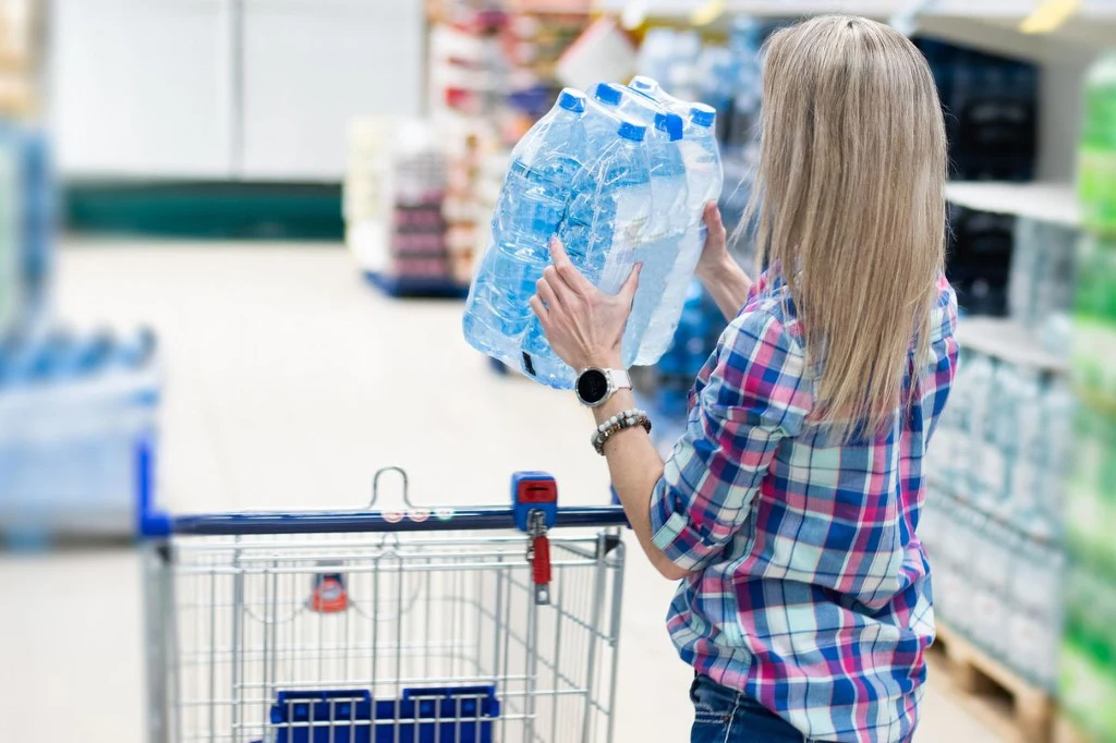 Niegazowana woda mineralna Primavera została wycofana ze sprzedaży w Auchan / zdjęcie ilustracyjne Niegazowana woda mineralna Primavera została wycofana ze sprzedaży w Auchan / zdjęcie ilustracyjne