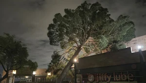 Trzy godziny wichury, skutki są dramatyczne. Tysiące Amerykanów bez prądu