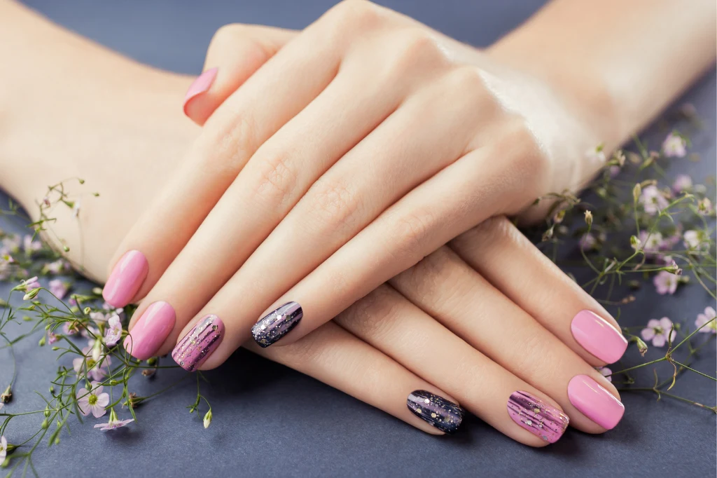 Zainspiruj się jesienią i stwórz sama w domu modny manicure