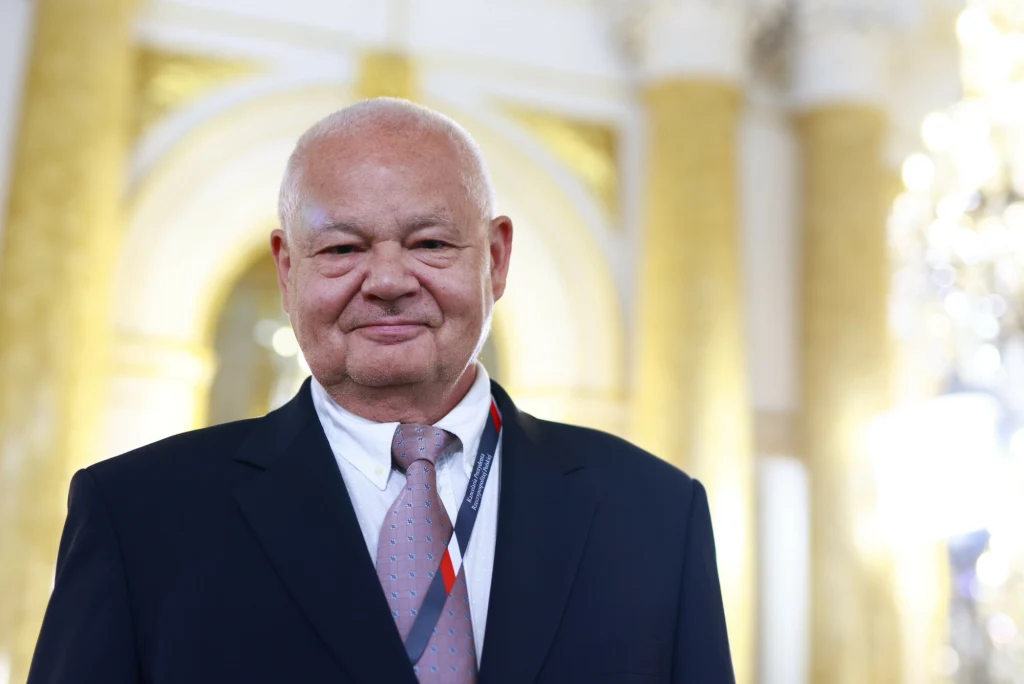 Zagraniczne media chwalą strategię NBP zakładającą konsekwentne zwiększanie udziału złota w aktywach rezerwowych Polski. Na zdj. prezes NBP Adam Glapiński