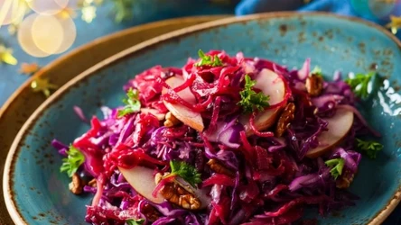 Czerwona kapusta to doskonałe źródło błonnika, który reguluje trawienie i wspiera kontrolę masy ciała