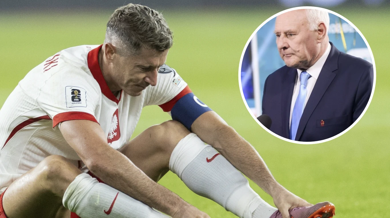 Jan Tomaszewski skomentował kontuzję Roberta Lewandowskiego Piłkarz reprezentacji Polski w białym stroju siedzi na murawie ze smutnym wyrazem twarzy i trzyma się za nogę, w prawym górnym rogu okrągłe wstawienie z portretem starszego mężczyzny w garniturze.
