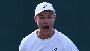 Rzucił wyzwanie Djokoviciowi, Majchrzak nie dał mu szans. Koncert Polaka