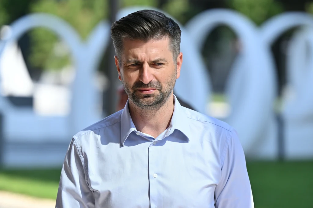 Robert Biedroń poinformował, że Krzysztof Śmiszek jest poważnie chory