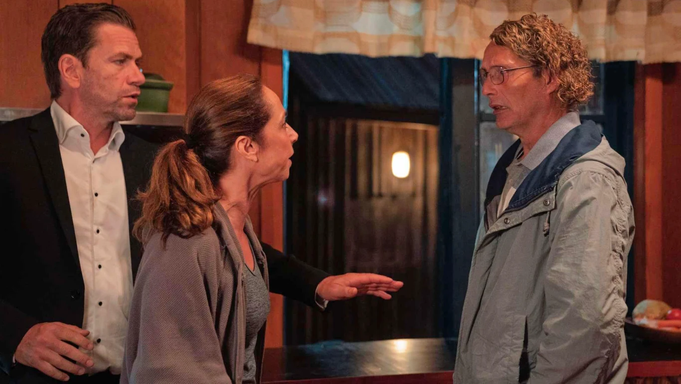 Sofie Gråbøl, Nikolaj Lie Kaas i Mads Mikkelsen w filmie "Ostatni wiking"