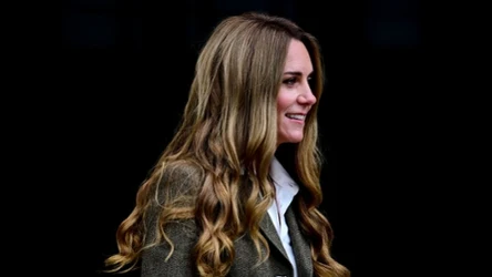 Piękne długie włosy Księżnej Kate