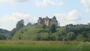 Monumentalne mury robią wrażenie. Jeden z nielicznych klasztorów warownych