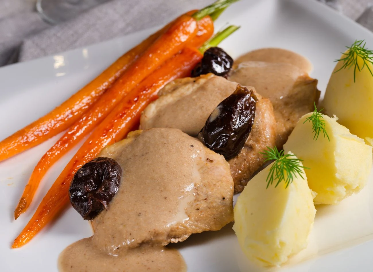 Ta część wieprzowiny jest najlepsza i najzdrowsza. Można ją przyrządzać na wiele sposobów. Ta część wieprzowiny jest najlepsza i najzdrowsza. Można ją przyrządzać na wiele sposobów.