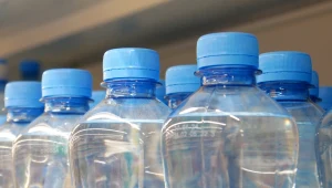 Popularna woda wycofana ze sklepów. "Niewłaściwe wyniki mikrobiologiczne"