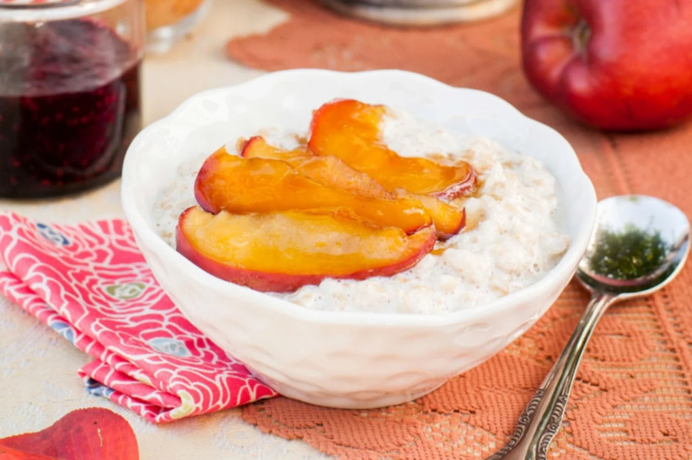 Owsianka z jabłkami i wanilią to zdrowy deser na śniadanie