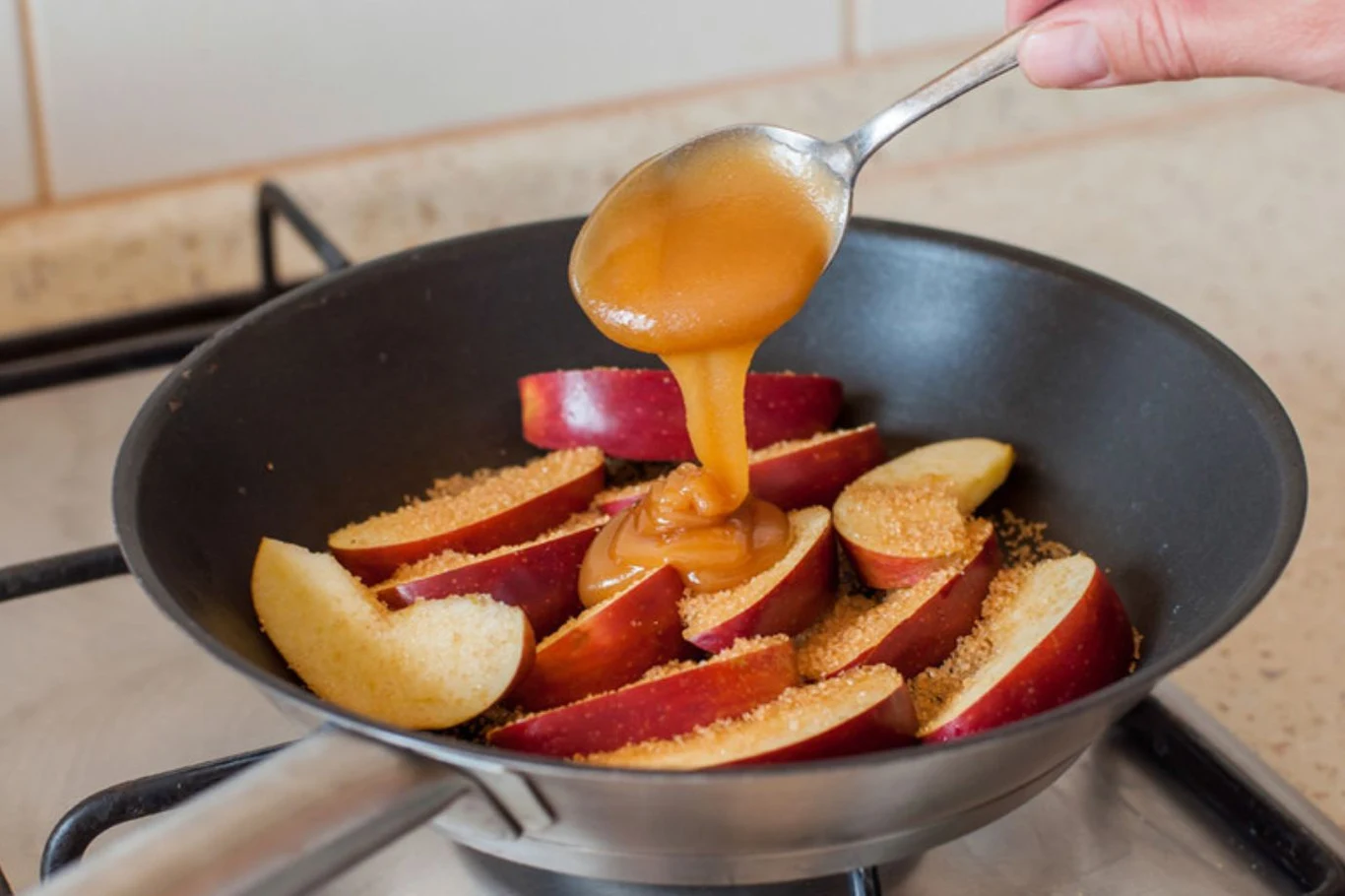 Miód to naturalny "antybiotyk" - pomoże na jesienne infekcje