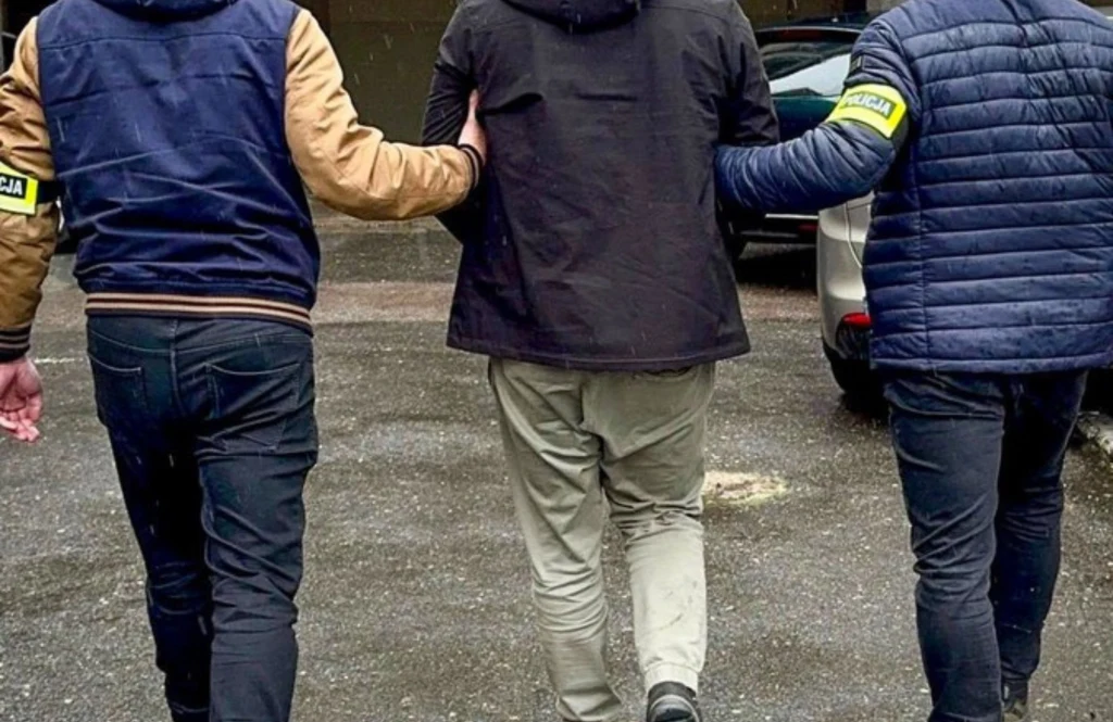 Policja zatrzymała osoby, które wyłudziły środki pod pozorem pomocy uchodźcom z Ukrainy Policja zatrzymała osoby, które wyłudziły środki pod pozorem pomocy uchodźcom z Ukrainy