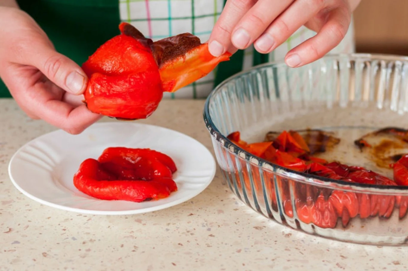 Skórka pozostawiona na papryce jest nieapetyczna, twarda i może nawet zaszkodzić zdrowiu