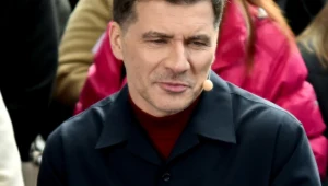Gwiazdor TVP pokazał szereg metamorfoz. Fani komentują: „Od disco polo po dział windykacji”