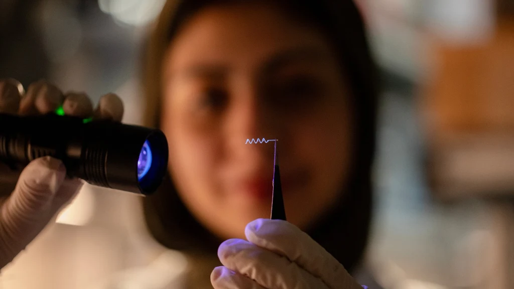 Nowy implant SPIRAL pozwala dostarczać leki do wielu obszarów mózgu jednocześnie. Szybko i bezpiecznie Nowy implant SPIRAL pozwala dostarczać leki do wielu obszarów mózgu jednocześnie. Szybko i bezpiecznie