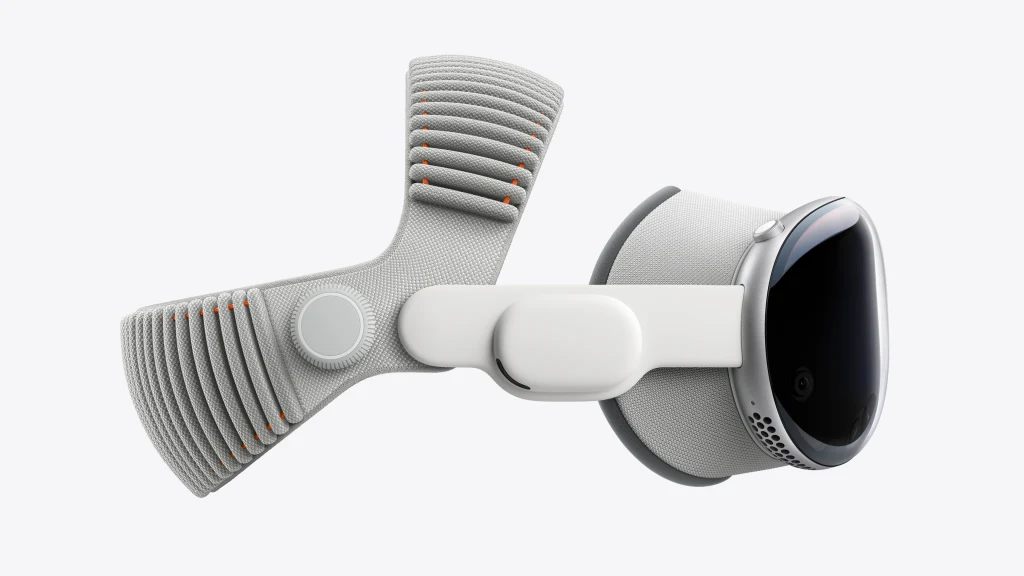 Apple Vision Pro z czipem M5. Nowoczesne gogle rzeczywistości rozszerzonej lub wirtualnej w jasnej, minimalistycznej obudowie z szerokim i elastycznym paskiem na głowę, przeznaczone do użytku technologicznego.