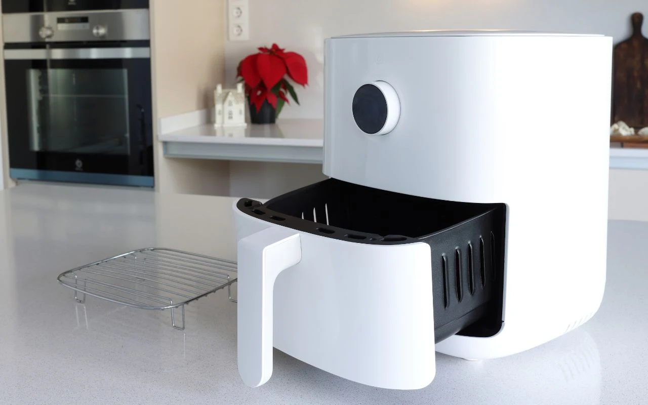 Frytkownica beztłuszczowa (air fryer) to dziś jedno z najczęściej wybieranych urządzeń przez osoby dbające o zdrowe żywienie.