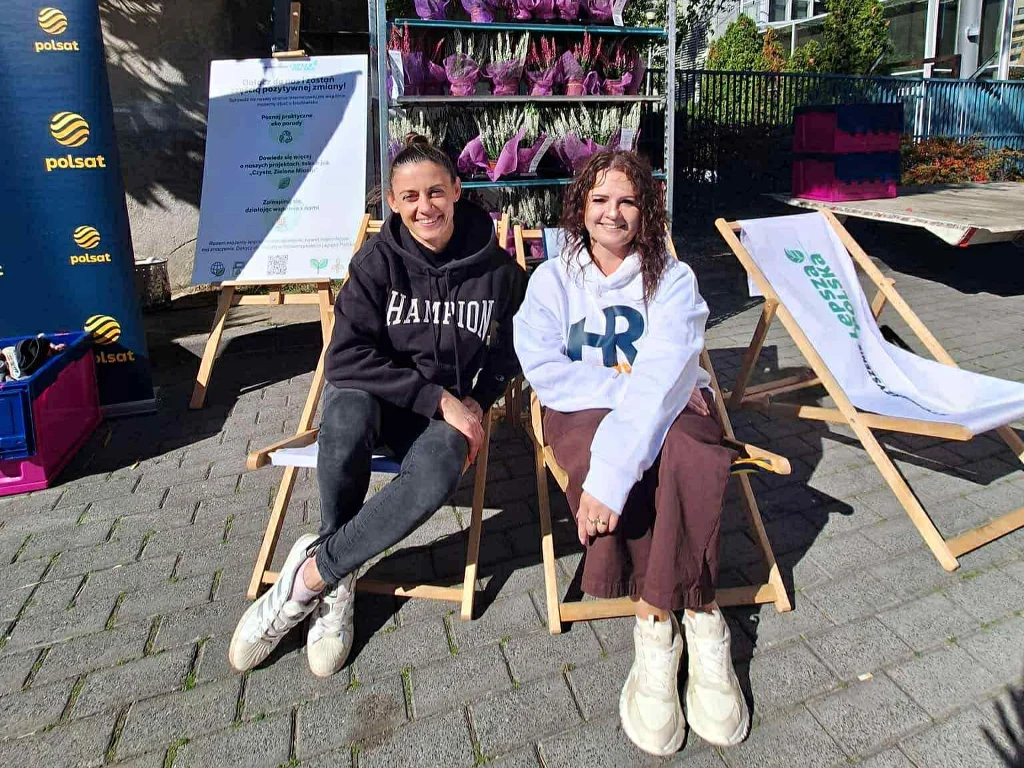 Zbiórka tekstyliów na parkingu przy budynku Polsatu na ul. Ostrobramskiej / fot. Alicja Piekarska/HR Polsatu