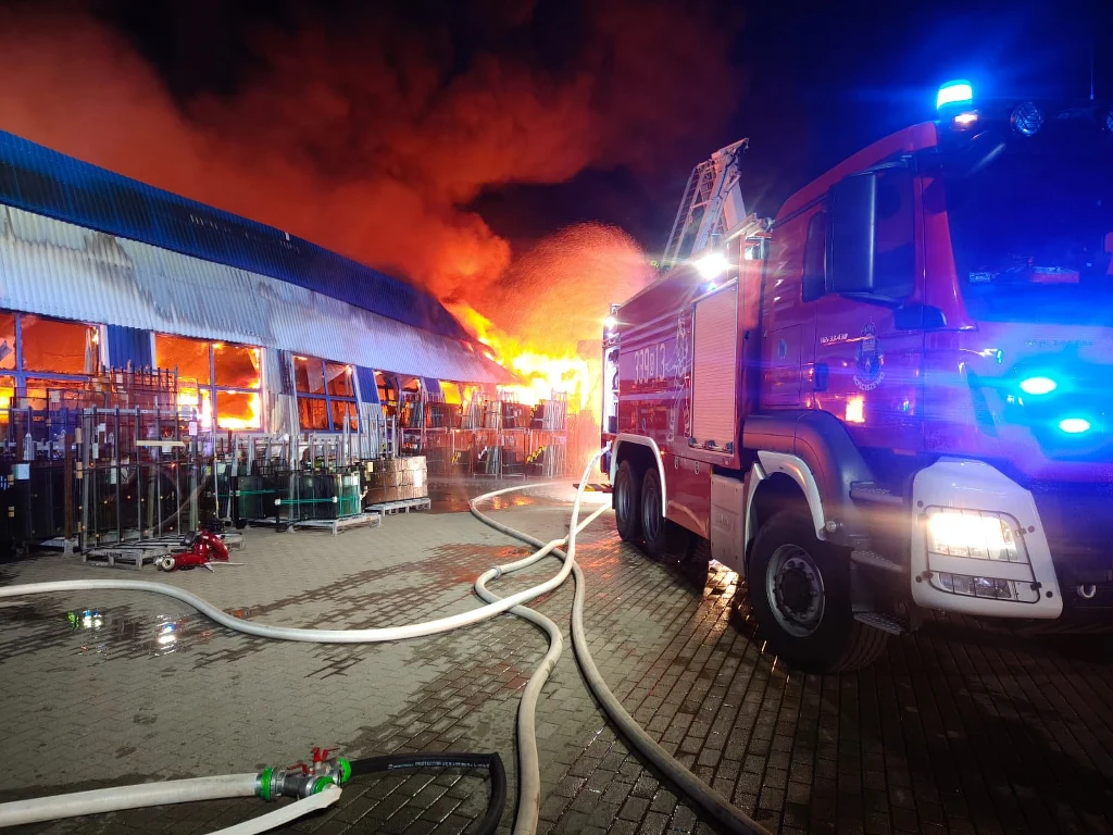 Pożar hali w Rusocinie w woj. pomorskim Pożar hali w Rusocinie w woj. pomorskim