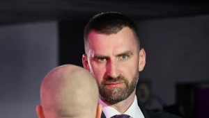 Mistrz świata wkroczył do urzędu z bronią. Szokująca relacja radnych