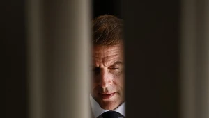 Emmanuel Macron rezygnuje z podwyższenia wieku emerytalnego