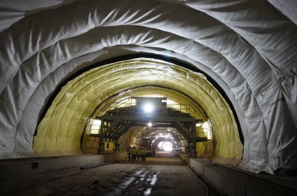 Tunel pod górą Hyb powstaje na trasie S19 Via Carpatia. Tunel pod górą Hyb powstaje na trasie S19 Via Carpatia.