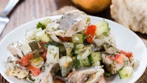 Czy śledzie są zdrowe? Kto powinien je spożywać?