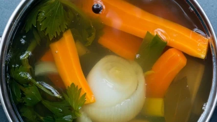 Jak zadbać o rosół, aby szybko się nie zepsuł? Oto kilka cennych wskazówek 