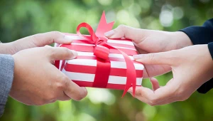 Nie kupuj tego na prezent! Faux pas, które mogą cię zawstydzić