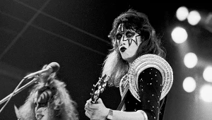 Ace Frehley, pierwszy gitarzysta i współzałożyciel zespołu KISS, nie żyje