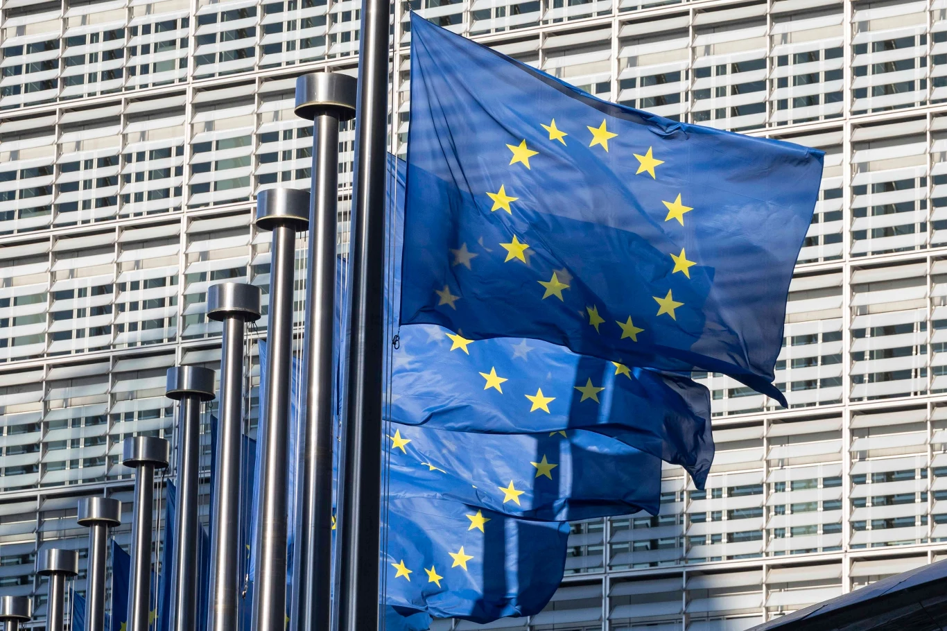Unia Europejska ustala nowe zasady delegowania pracowników Flaga Unii Europejskiej