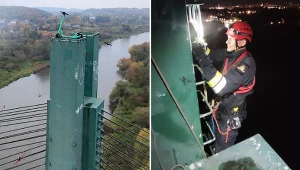 Akcja strażaków w Krakowie. Zdejmowali hulajnogę z kładki nad Wisłą