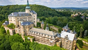 Skrywa bursztynową komnatę? Niezwykła twierdza niedaleko polskiej granicy