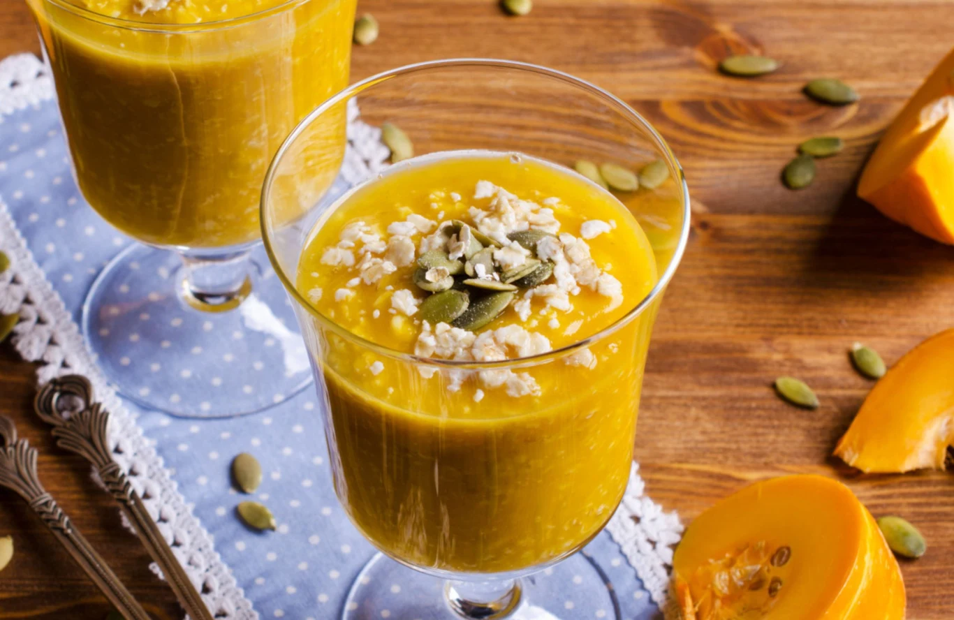 Jesienny koktajl dyniowy to świetne źródło beta-karotenu Jesienny koktajl dyniowy to świetne źródło beta-karotenu