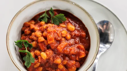 Danie znane z czasów PRL-i doskonale sprawdzi się na jesienne dni. Syci na długo i rozgrzewa