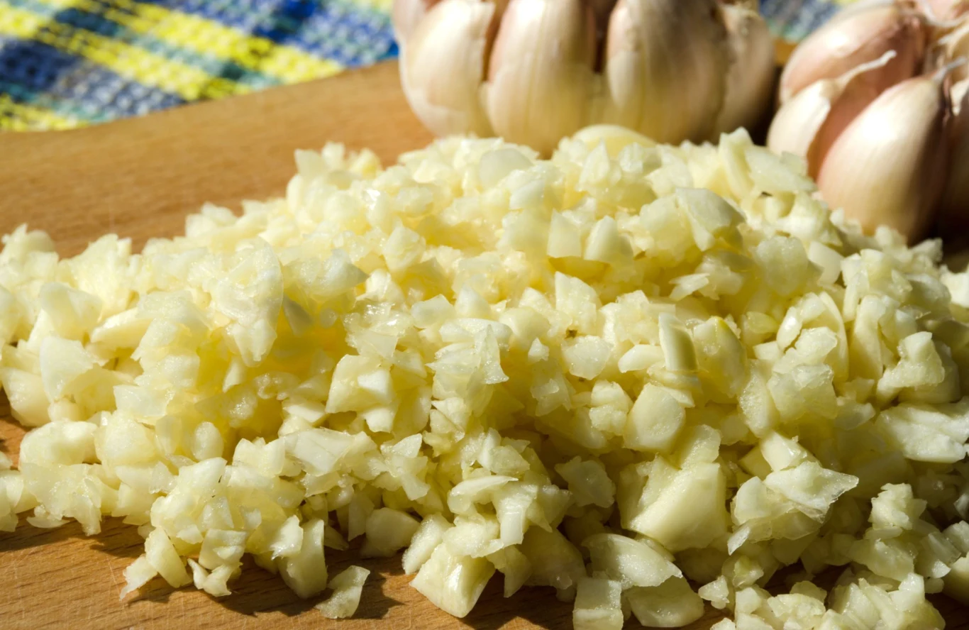 Czosnek pomaga utrzymać prawidłowy poziom cukru we krwi Czosnek pomaga utrzymać prawidłowy poziom cukru we krwi