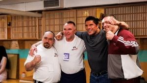 Dwayne Johnson i Ołeksandr Usyk na planie "Smashing Machine"