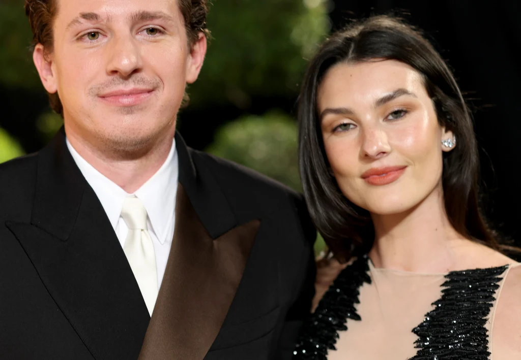 Charlie Puth ogłosił radosną nowinę przez swój najnowszy teledysk Charlie Puth ogłosił radosną nowinę przez swój najnowszy teledysk