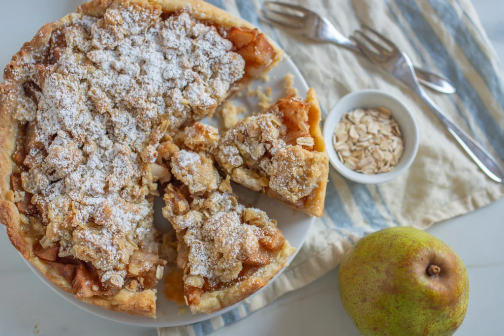 Ciasto z gruszkami będzie idealnym deserem na niedzielne popołudnie