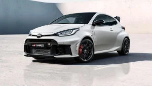 Toyota GR Yaris w nowych wersjach. Lepsze osiągi i pionowy ręczny 