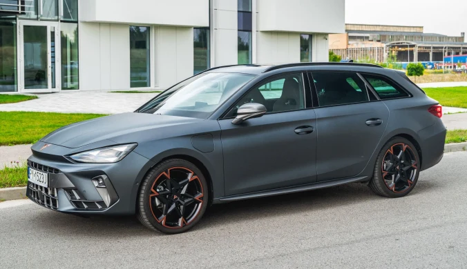 Cupra Leon z nową hybrydą plug-in jest wolniejsza, ale oszczędniejsza.