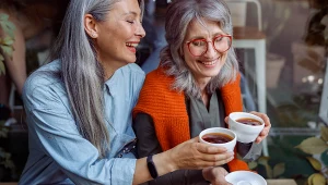 Spotkanie z przyjaciółką jest potrzebne dla mózgu i zdrowia psychicznego. Stymuluje układ nerwowy, poprawia zdrowie