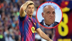 Robert Lewandowski w koszulce FC Barcelony oraz Javier Tebas, prezes La Liga